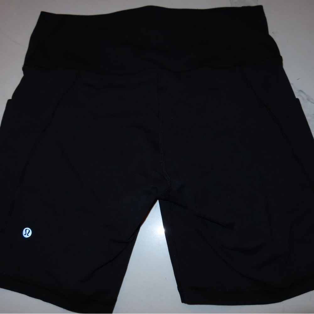 lululemon athletica Wunder Train High Rise Short with Pockets size 12